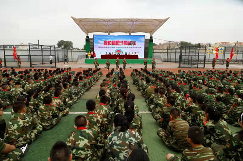 鄂托克旗实验小学军事演练开启第一课