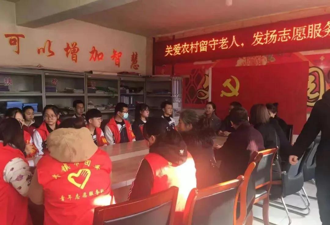 丰镇市团委开展学雷锋志愿服务活动